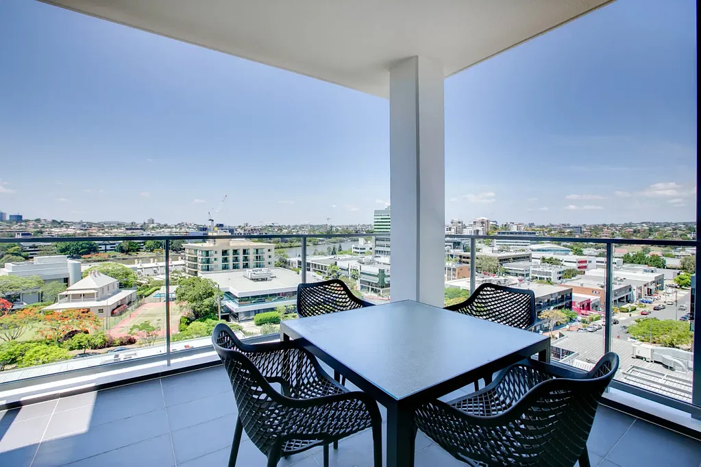 FULLY FURNISHED - River Views - 1 Bed 1 Bath + STUDY NOOK - MILTON PRECINCT