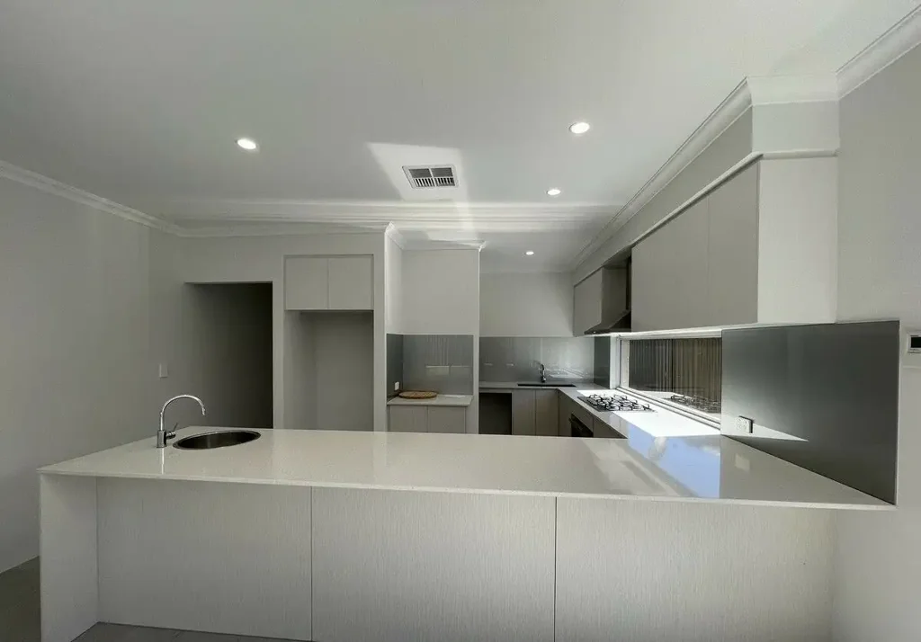 4 Bedroom x 2 Bathroom + Theatre!