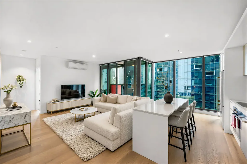 Melbourne 3房 39层高空转角豪宅 – 宽敞空间，一览无余的水景 Cornered Sky-High Elegance on Level 39 – Spacious, Uninterrupted Water Views
