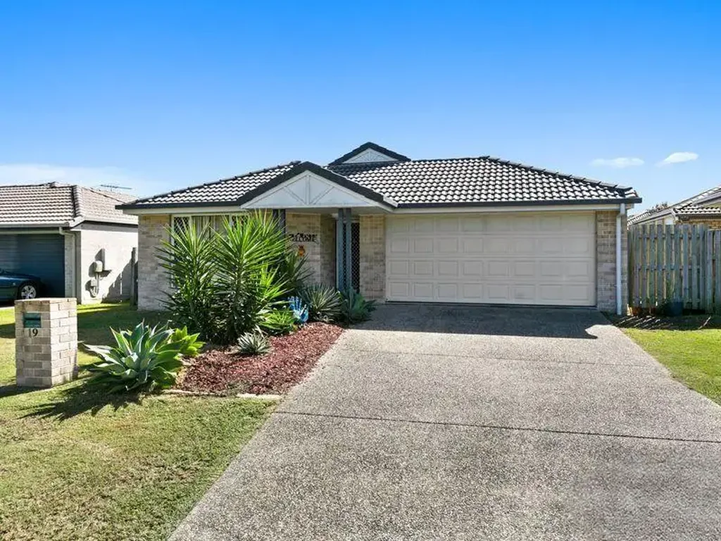 Redbank Plains 4Zimmer Exceptional Family Home in Prime Location with Investment Potential!