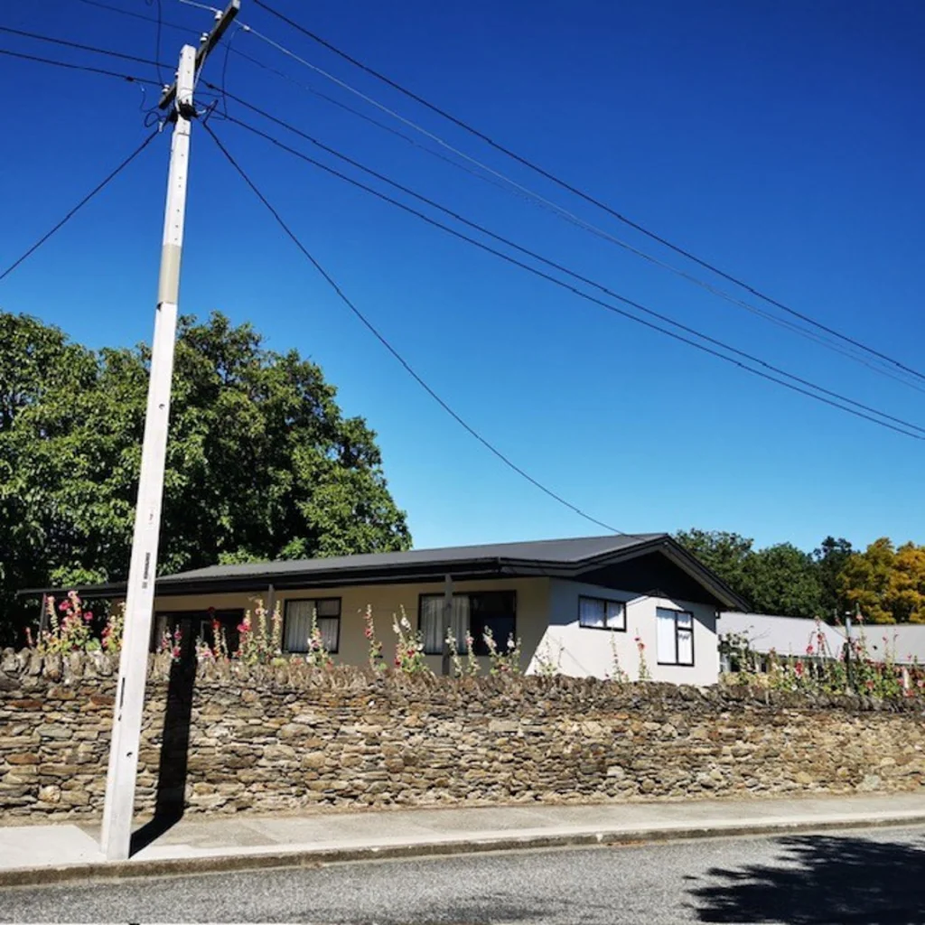 FAMILY HOME IN THE HEART OF CLYDE