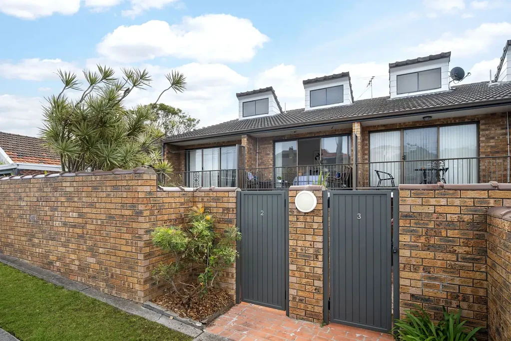 2/10 Kitchener Parade, The Hill, NSW 2300