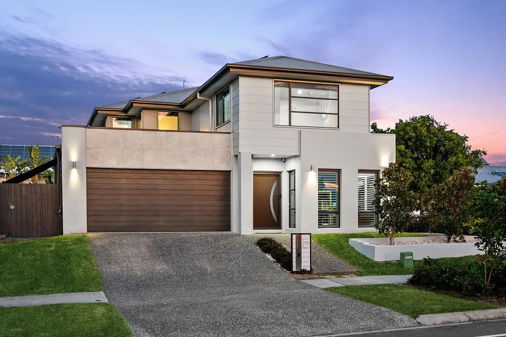 South Ripley 5房  优雅的家庭娱乐场所，带游泳池、侧门入口和空间  Elegant Family Entertainer With Pool, Side Access And Space