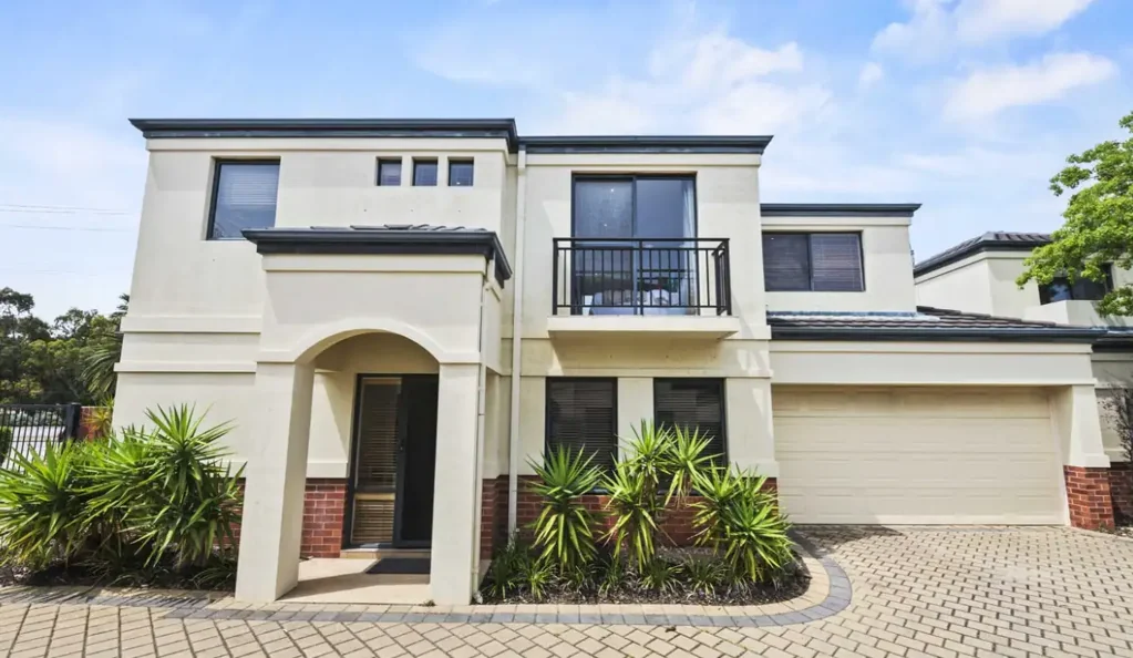Modern Two-Storey Townhouse with Spacious Living and Prime Location - 3D TOUR