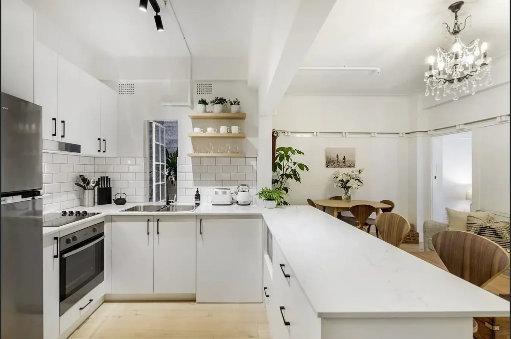 Stylish Art-Deco Two Bedroom Apartment