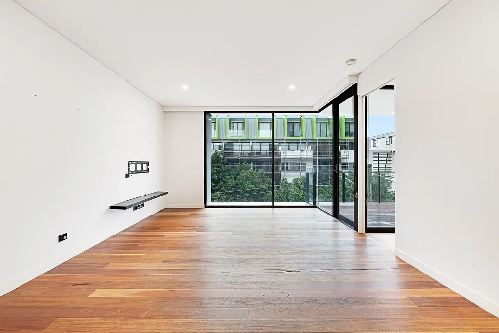 Modern Apartment in Prime Rosebery Location - Offered Unfurnished