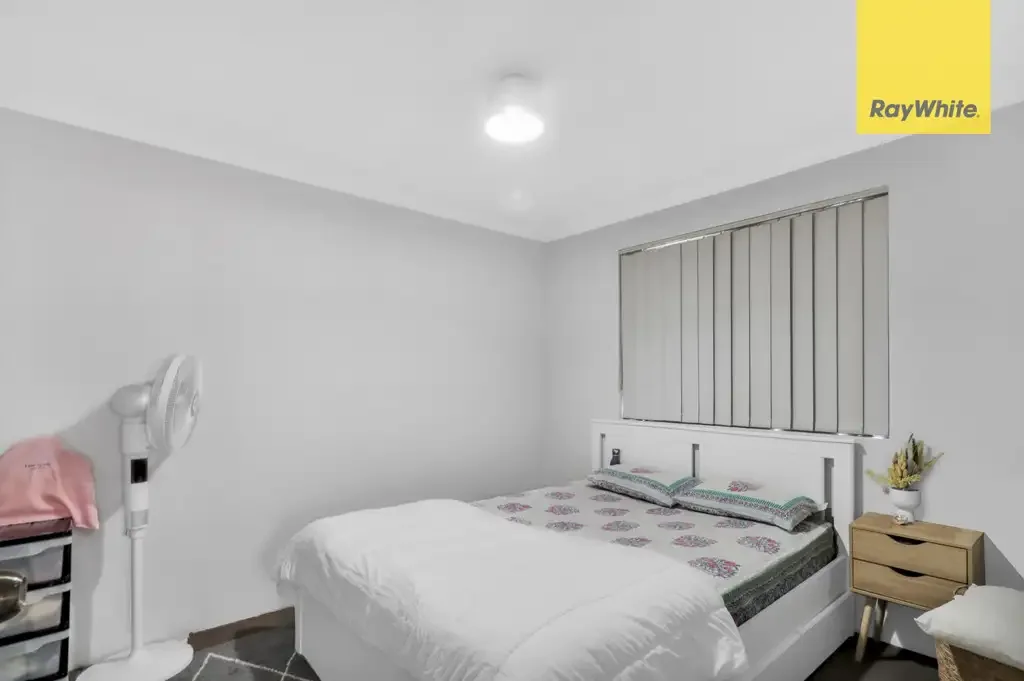 Spacious Top-Floor Apartment in Prime Westmead Location