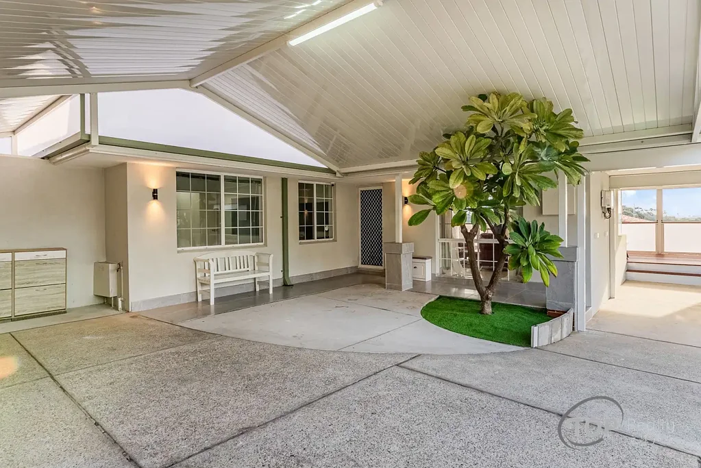 Willetton 3ਬੈੱਡਰੂਮ FABULOUS RENOVATED RHSZ HOME WITH BREATHTAKING VIEWS!