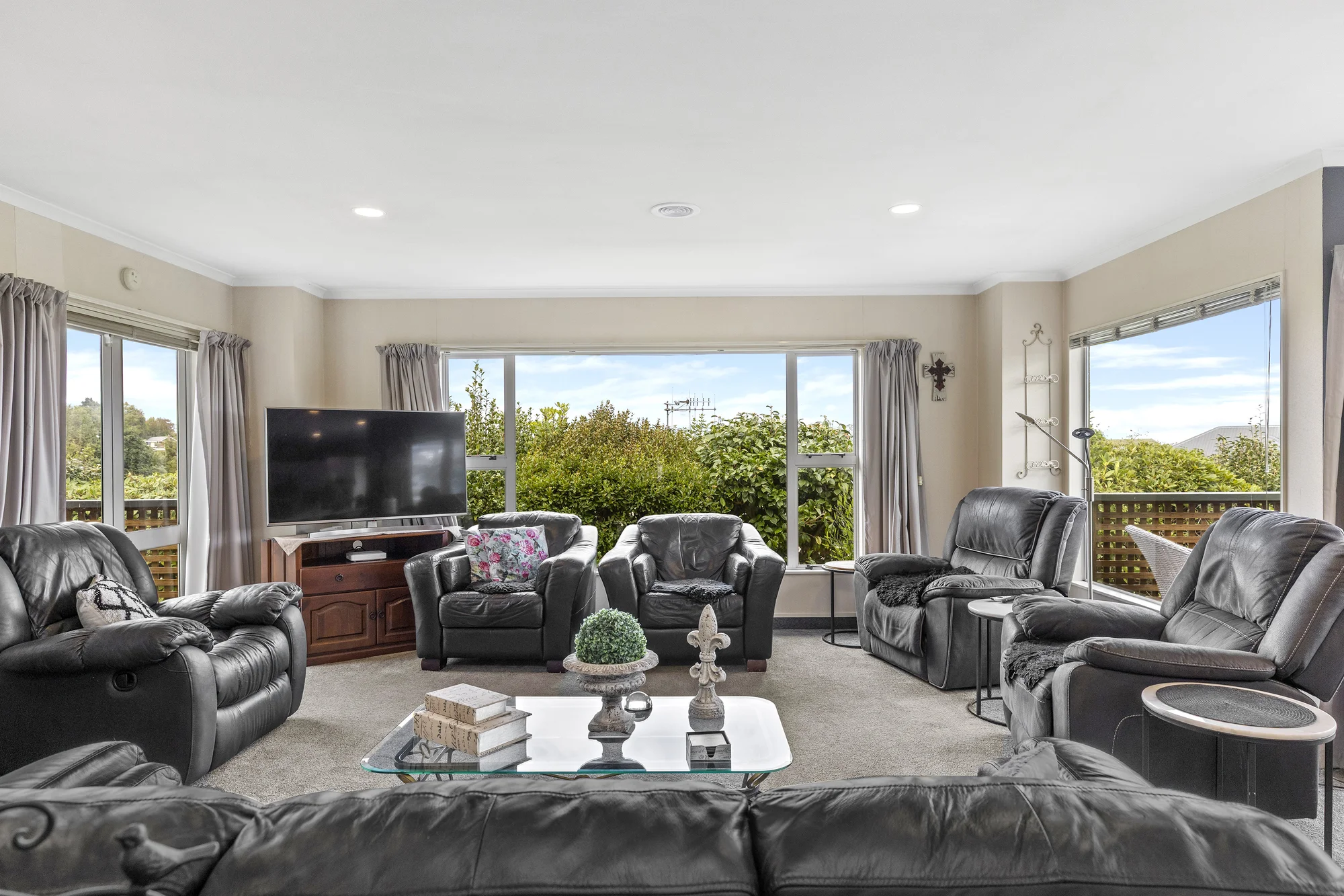 Waipahihi 3房 Sun-Drenched Living With Nice Views