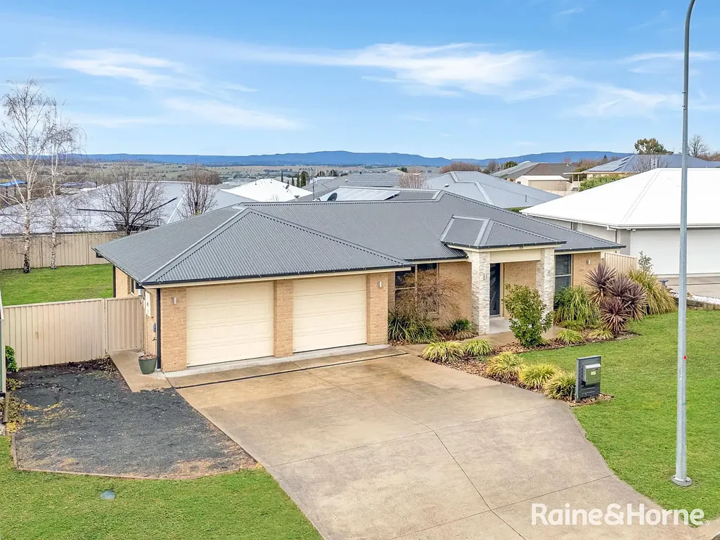 Llanarth 4 Bedroom MODERN, PRACTICAL & PERFECTLY POSITIONED