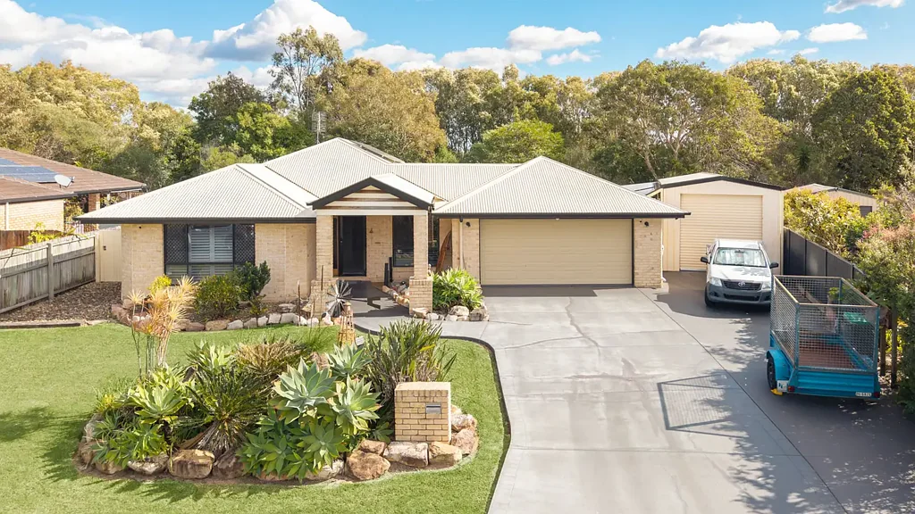 Little Mountain 5 Slaapkamer LARGE SHED, POOL & ROOM FOR EVERYONE ON THIS 700m2 BLOCK!