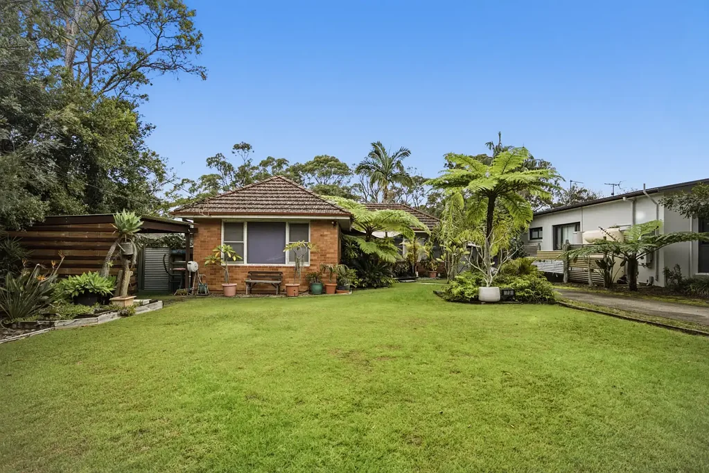 Turramurra 3Phòng ngủ Prime 942.2sqm Opportunity with Endless Potential (STCA)
