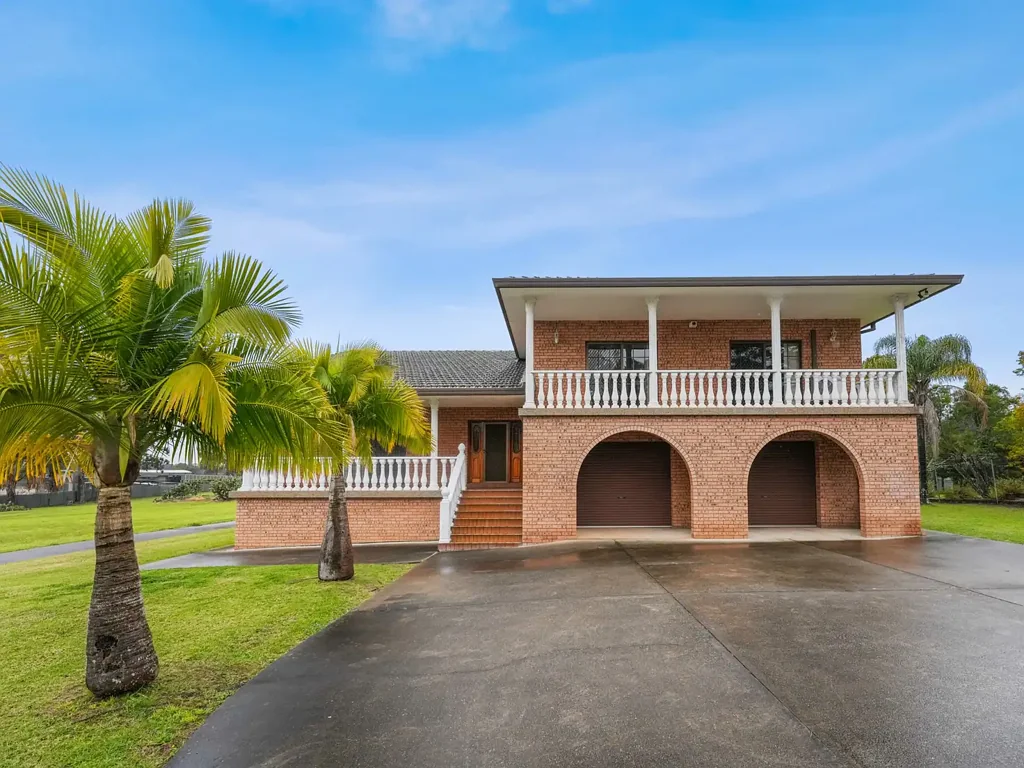 Minto 5Zimmer A Remarkable Five-Acre Estate in the Heart of Minto