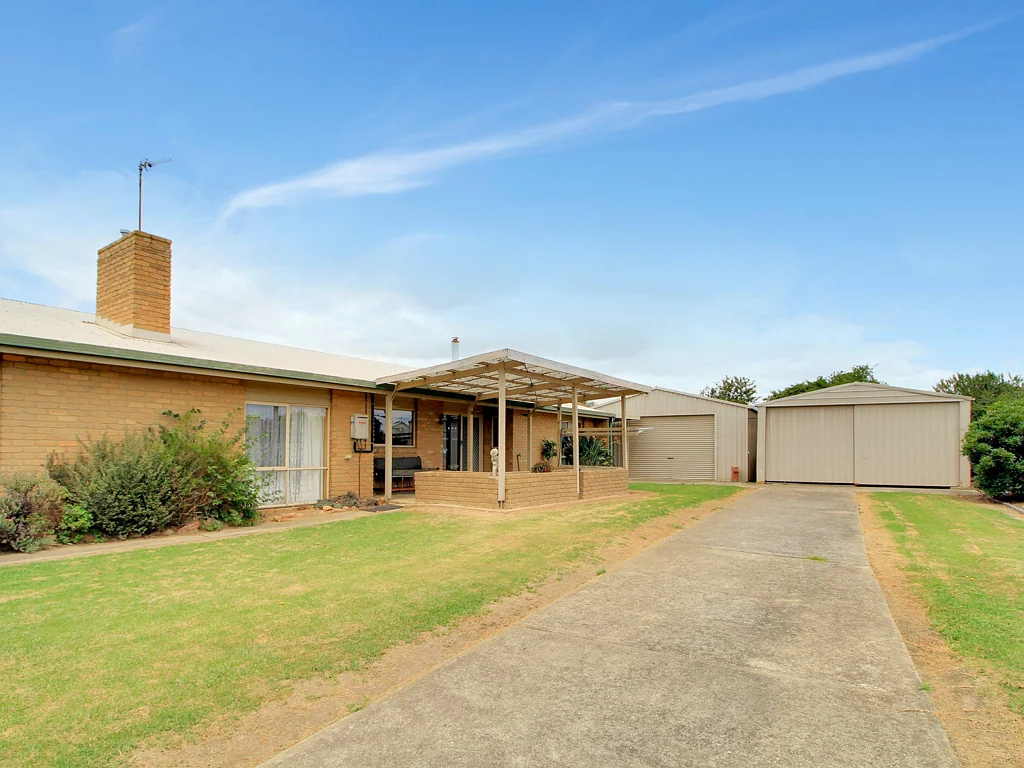 51 Balmoral Crescent, Eastwood, VIC 3875