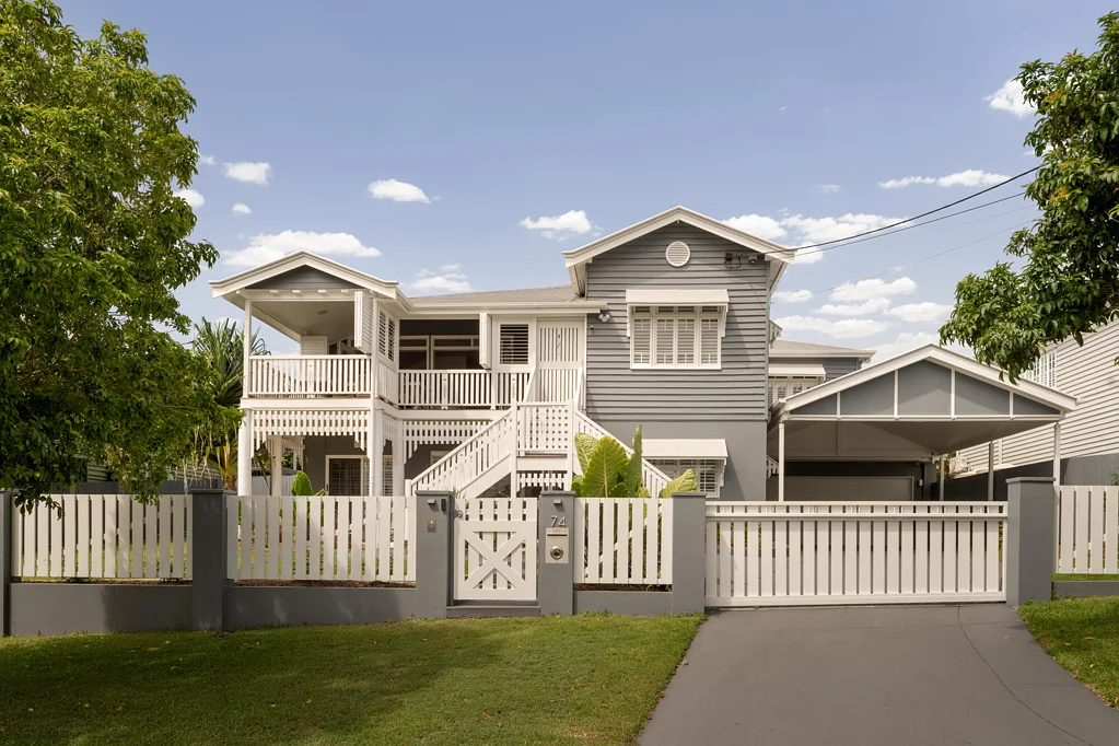 Camp Hill 5कमरा A Piece of Camp Hill History - Captivating Queenslander with Scenic City Views