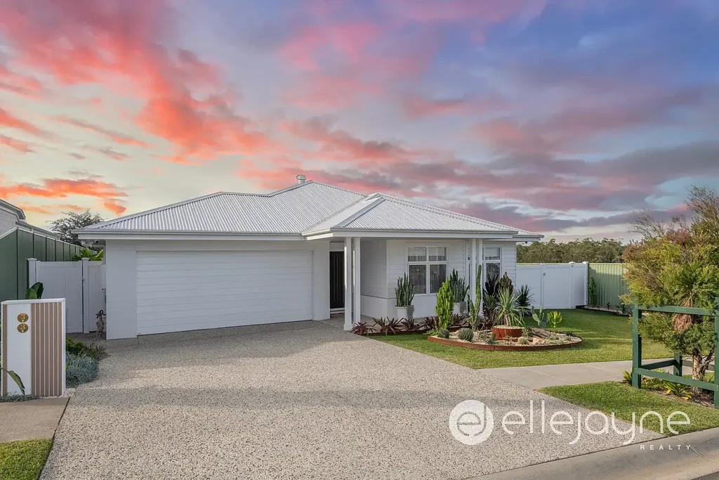 Cooranbong 4 Bedroom STUNNING RESORT-STYLE HOME WITH POOL, GATED SIDE ACCESS ON 673M2 CORNER BLOCK - COORANBONG