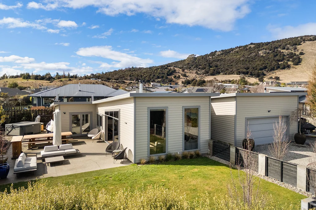 Wanaka 4 Bedroom Exceptional quality and room to live