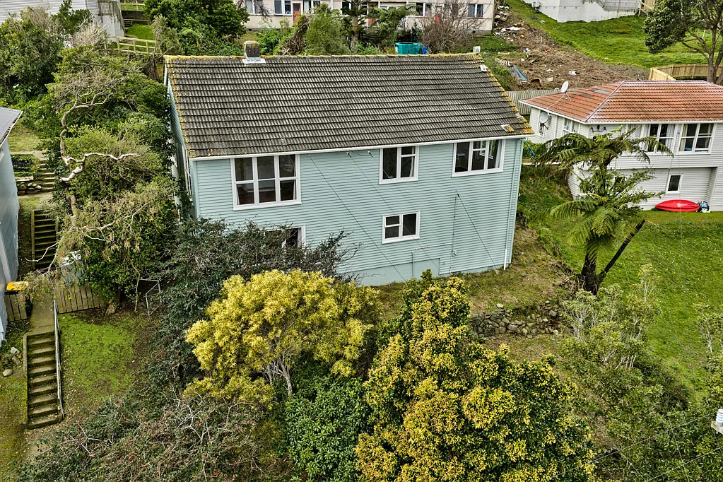 Cannons Creek 4 Slaapkamer Renovate, reimagine, rebuild value