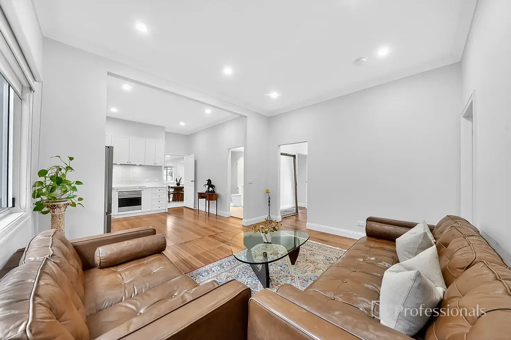 West Footscray 4침실 Elegant & Spaciously Renovated Turn The Key Your Home