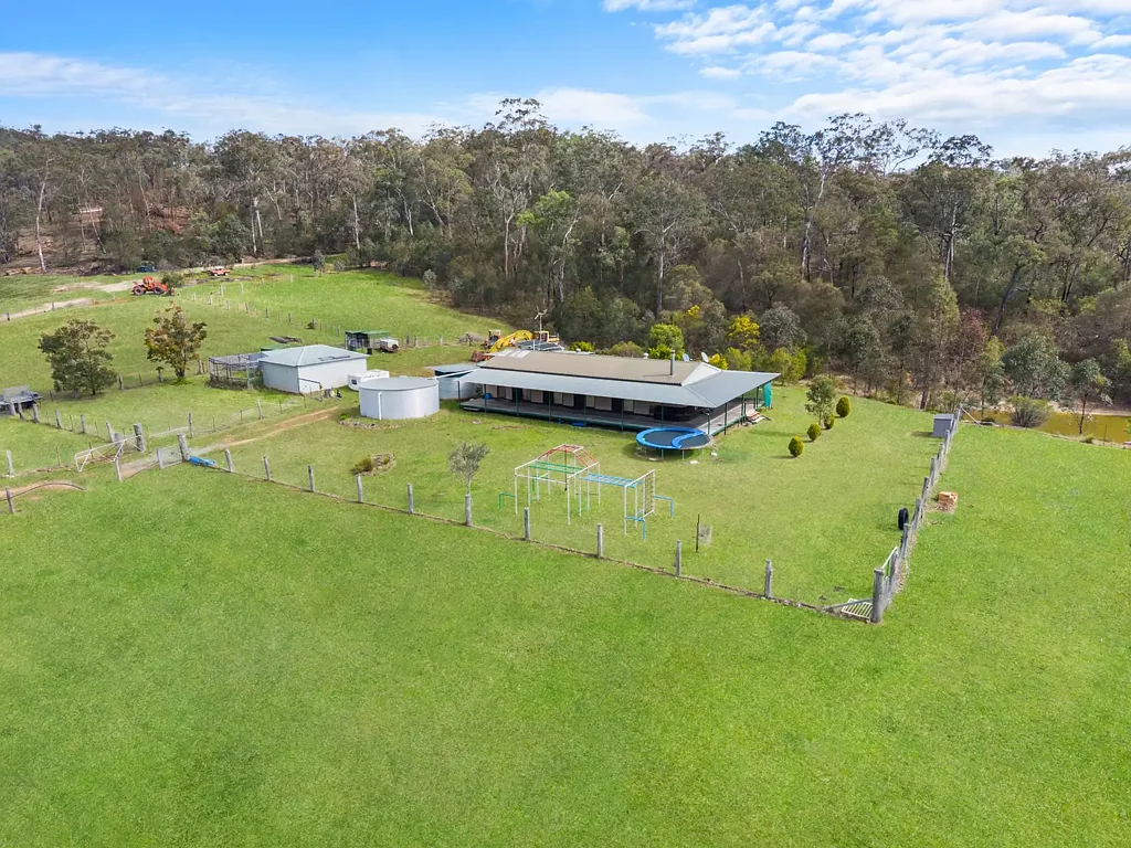 Putty Escape to Ultimate Tranquility: Expansive 285-Acre Lifestyle Retreat in Putty