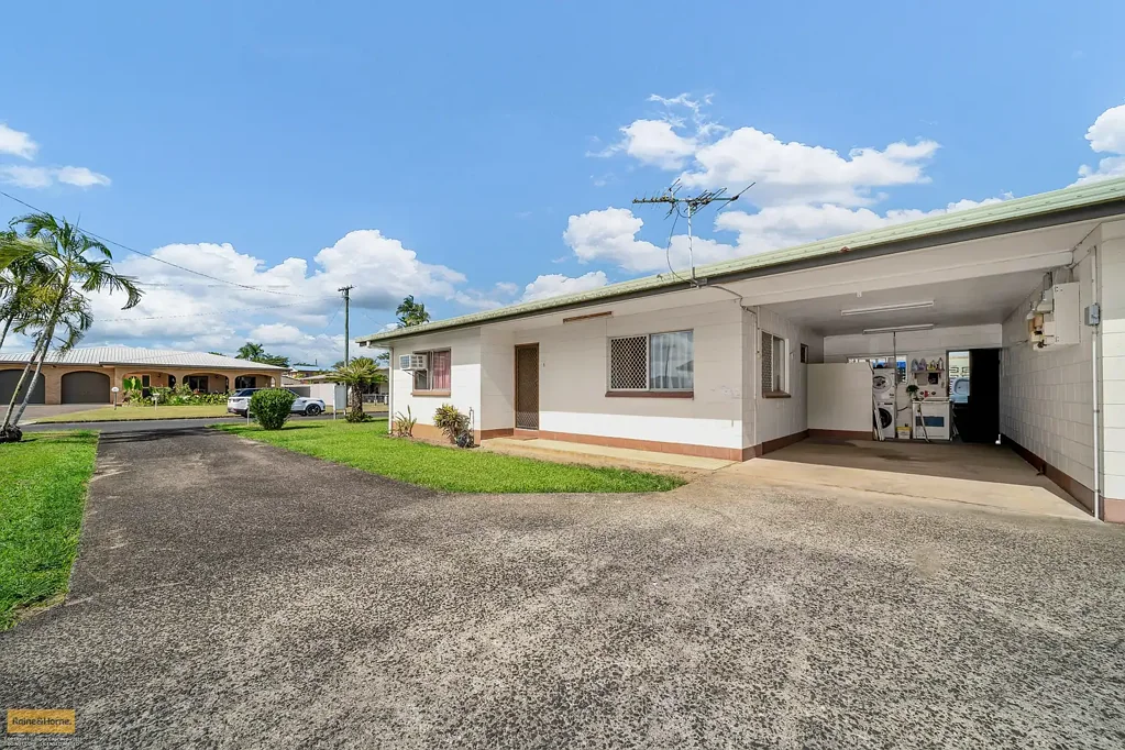 Innisfail Estate 4침실 Great Duplex Investment