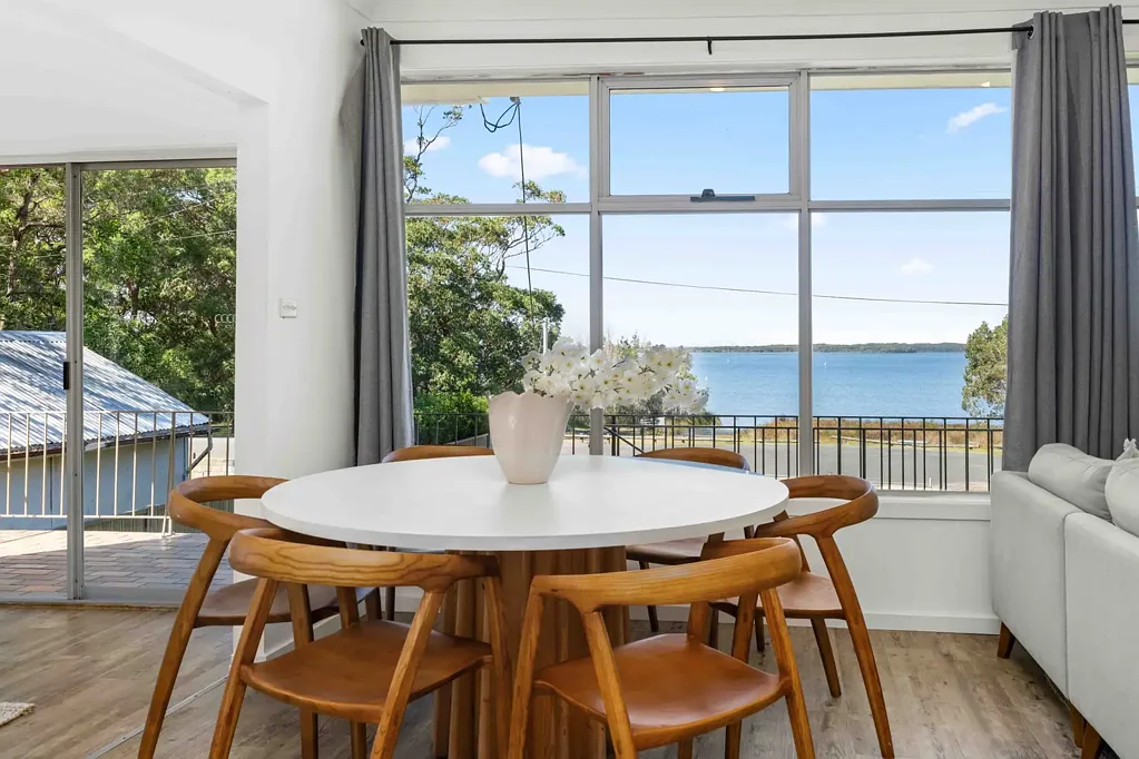 Culburra Beach 5 Bedroom Lake Views! Huge Block - 24.4m Frontage!