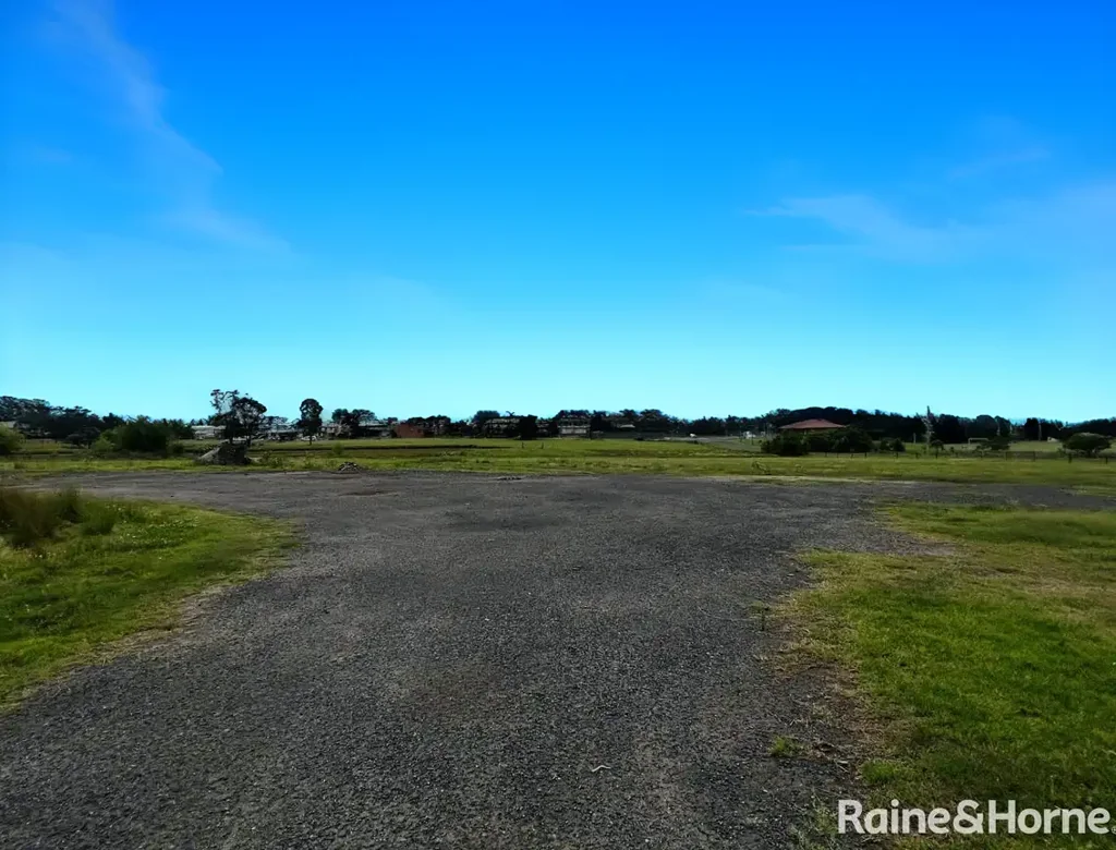 20 ACRES OF EMPTY LAND IN GREAT LOCATION