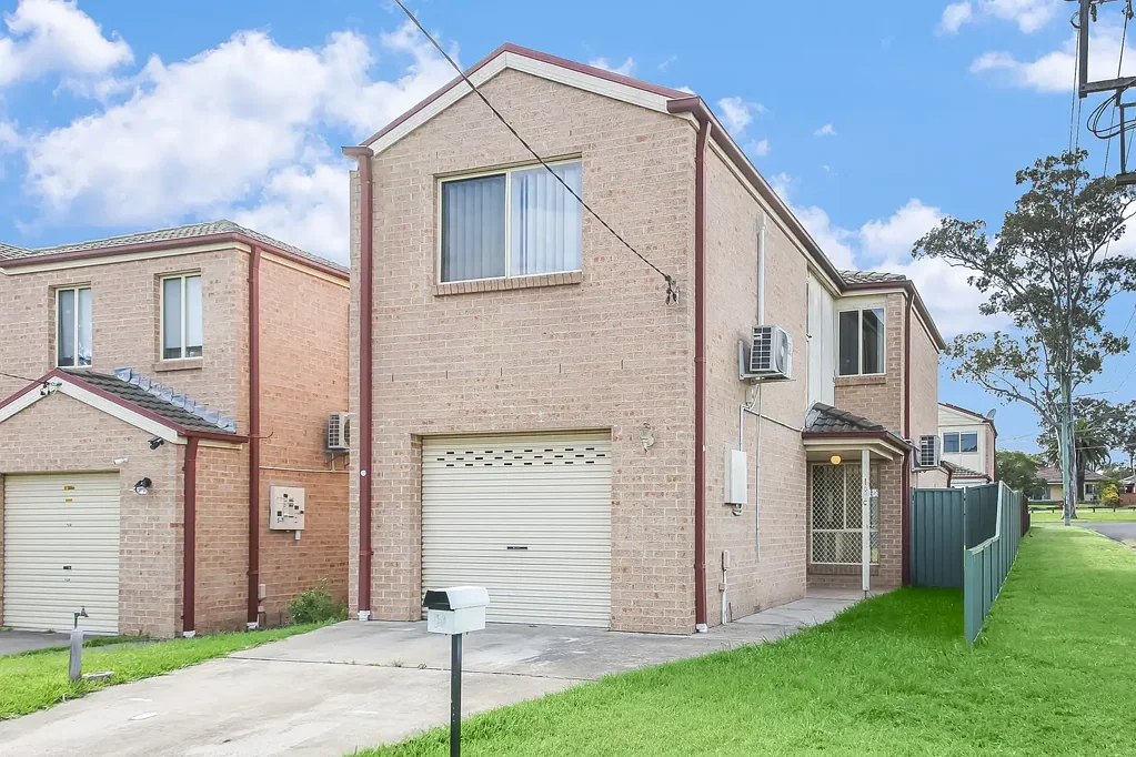 Short Stroll to Ingleburn CBD