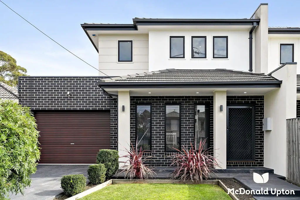 Hadfield 3 Bedroom An Outstanding Modern Townhouse That Has It All!
