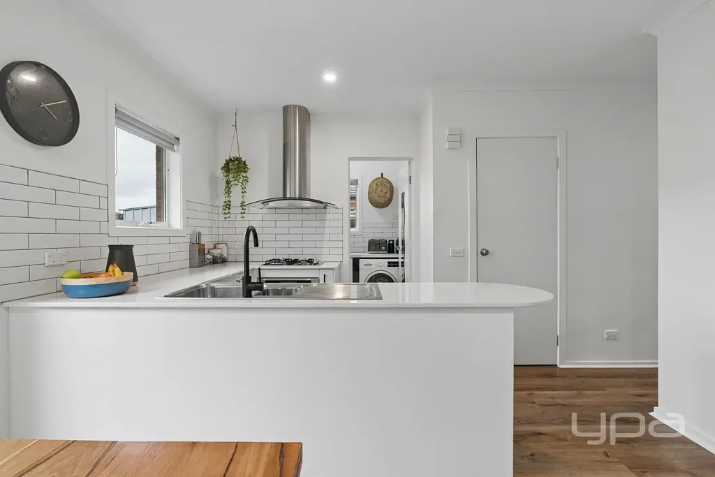 Safety Beach 3 Bedroom Modern Coastal Townhouse in a Prime Safety Beach Location