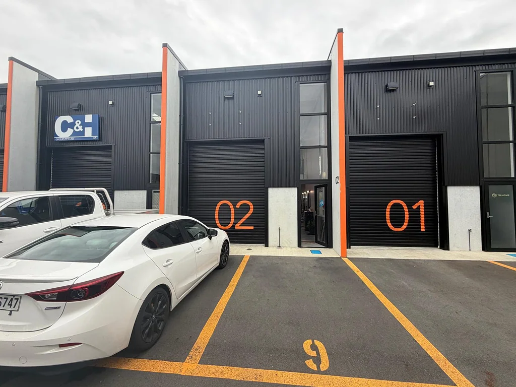 Hobsonville High profile Hobsonville unit - Road frontage