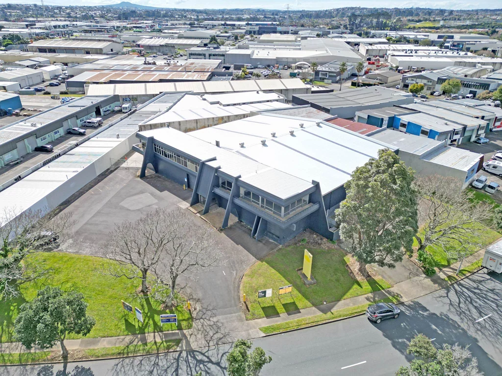 East Tamaki 2,028M² PRIME ROAD FRONTAGE FOR LEASE