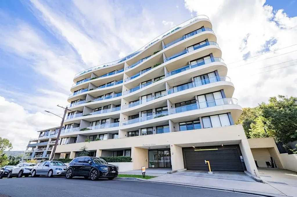 Immaculate Apartment in Quality "HarbourView" Complex