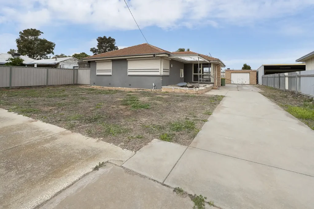 Swan Hill 3ਬੈੱਡਰੂਮ Gutted and ready for renovation