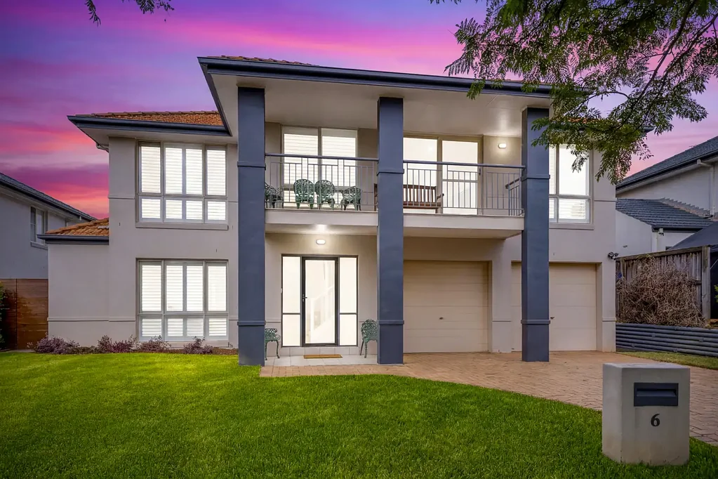Kellyville 4房 Jacaranda环绕宁静街 优质学校近便 Bosch电器齐全 宽敞开放式布局 私密后院Merbau铺 双车库风管空调 Peaceful Family Retreat
