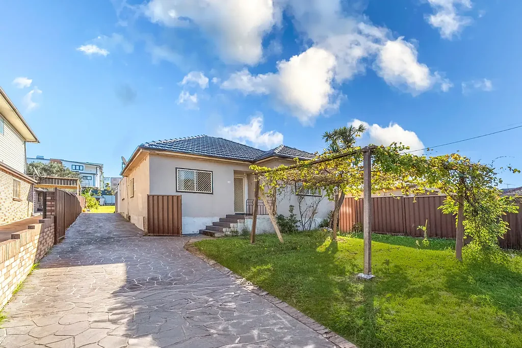 20 Hillcrest Avenue, Greenacre, NSW 2190