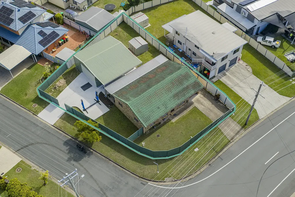 Kippa-Ring 3 Slaapkamer Massive Shed, Expansive Entertaining and Endless Potential on 665m²