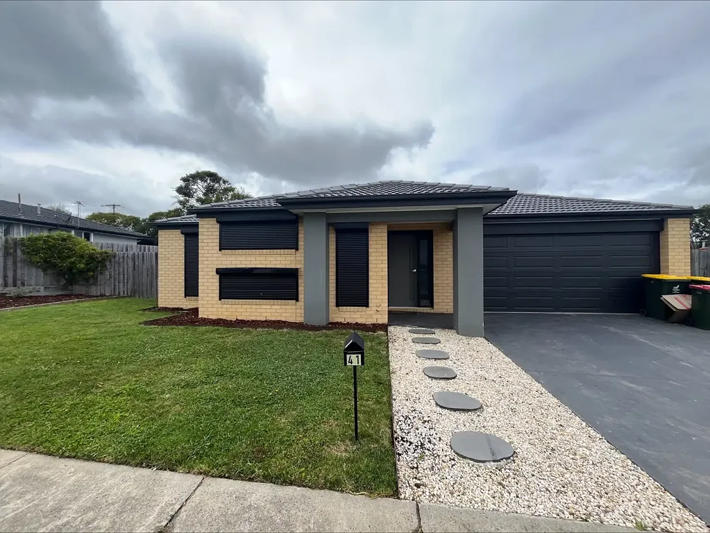 4-Bedroom Home With All The Bells & Whistles