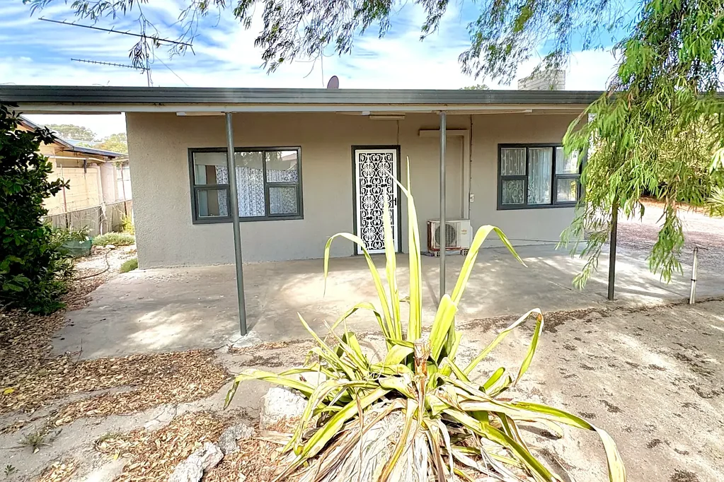 Smoky Bay 3غرفة نوم Great Location, Quaint Cottage in Main Street – Endless Potential in Beautiful Smoky Bay