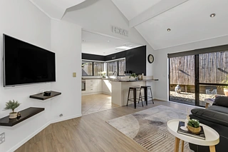 2/4 Dromora Close, Dannemora, Manukau City