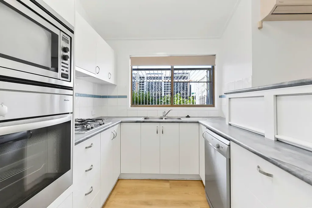 Mackay 3ਬੈੱਡਰੂਮ Stylishly Renovated Townhouse in an Exclusive Complex of Three