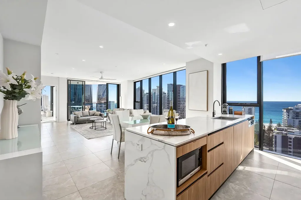 Broadbeach 3Kwarto Elevated Coastal Living, North-East Corner Position