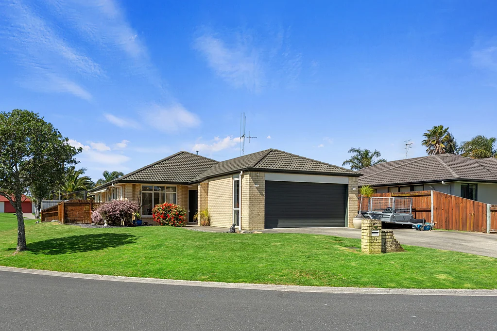 Papamoa 3બેડરૂમ Investor says sell - going, going to Auction!