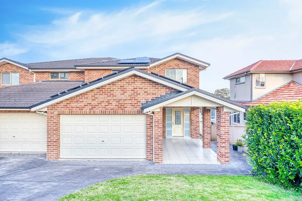Ryde 4Kwarto Elevated Family Home with City Skyline Views in a Premier Ryde Location