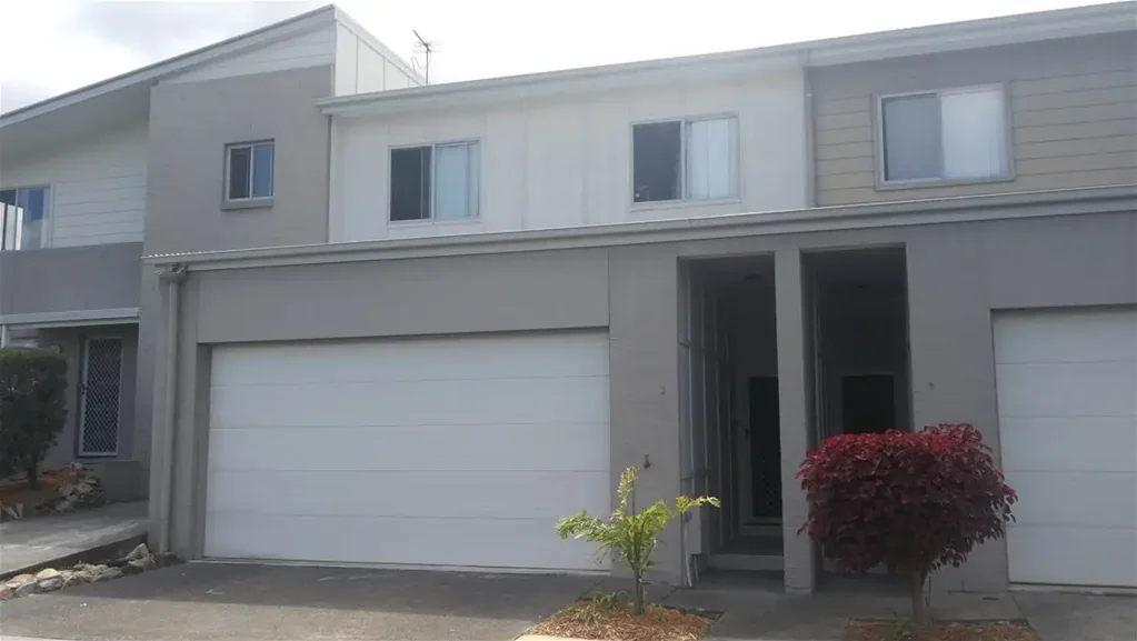 2/2 Sangster Crescent, Pacific Pines, QLD 4211