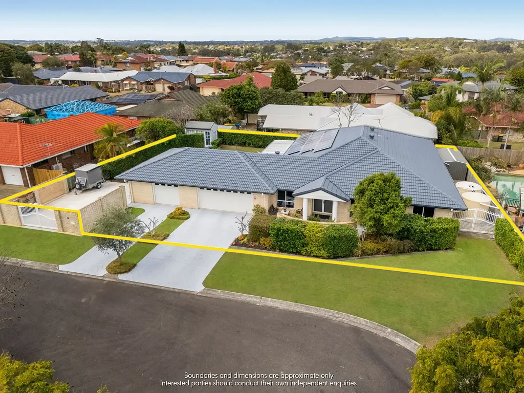 Sunnybank Hills 5Zimmer GRAND FAMILY LIVING ON A HUGE 1,031M² BLOCK | 3 GARAGES | MASSIVE SIDE ACCESS