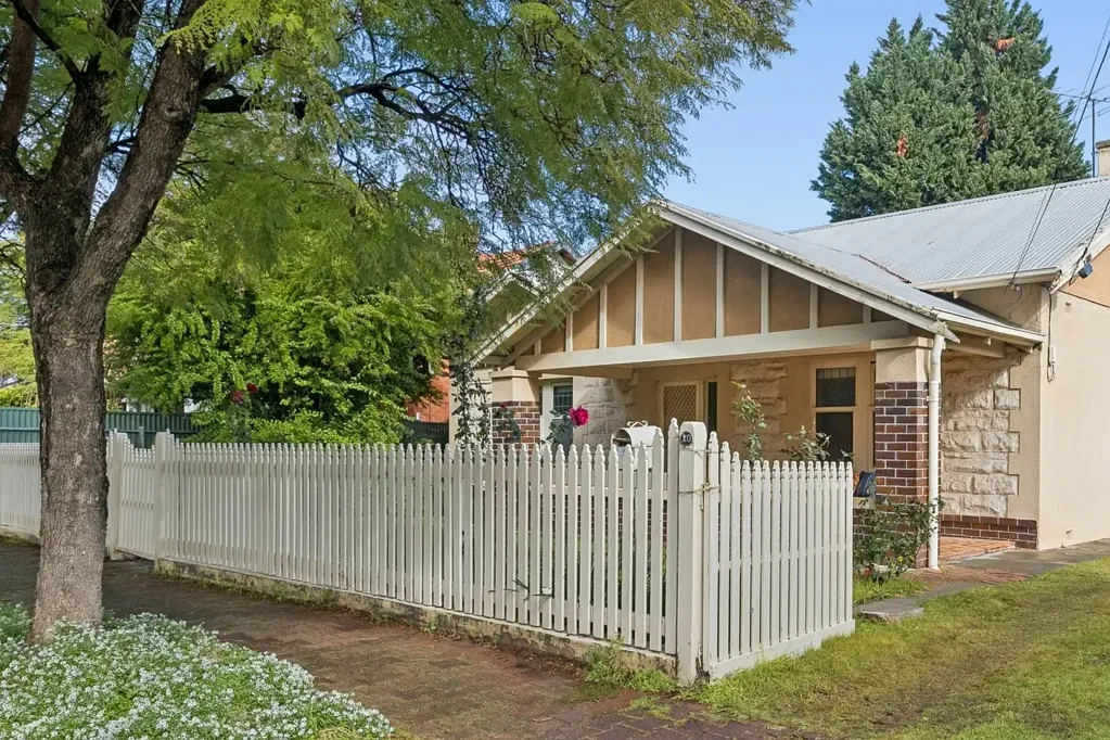 Everard Park 3બેડરૂમ Charming Character Bungalow with Endless Potential
