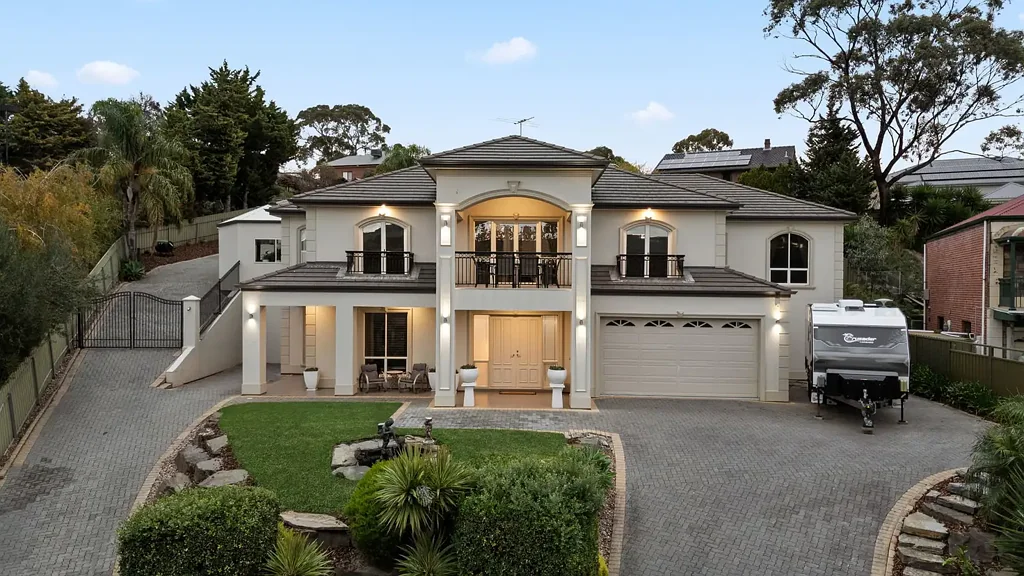 Flagstaff Hill 4部屋 Grand Family Living in a Prestigious Foothills Setting.