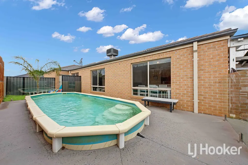 Melton South 3બેડરૂમ Outdoor Entertaining Oasis with Pool & Spacious Yard/ Walking Distance to Park