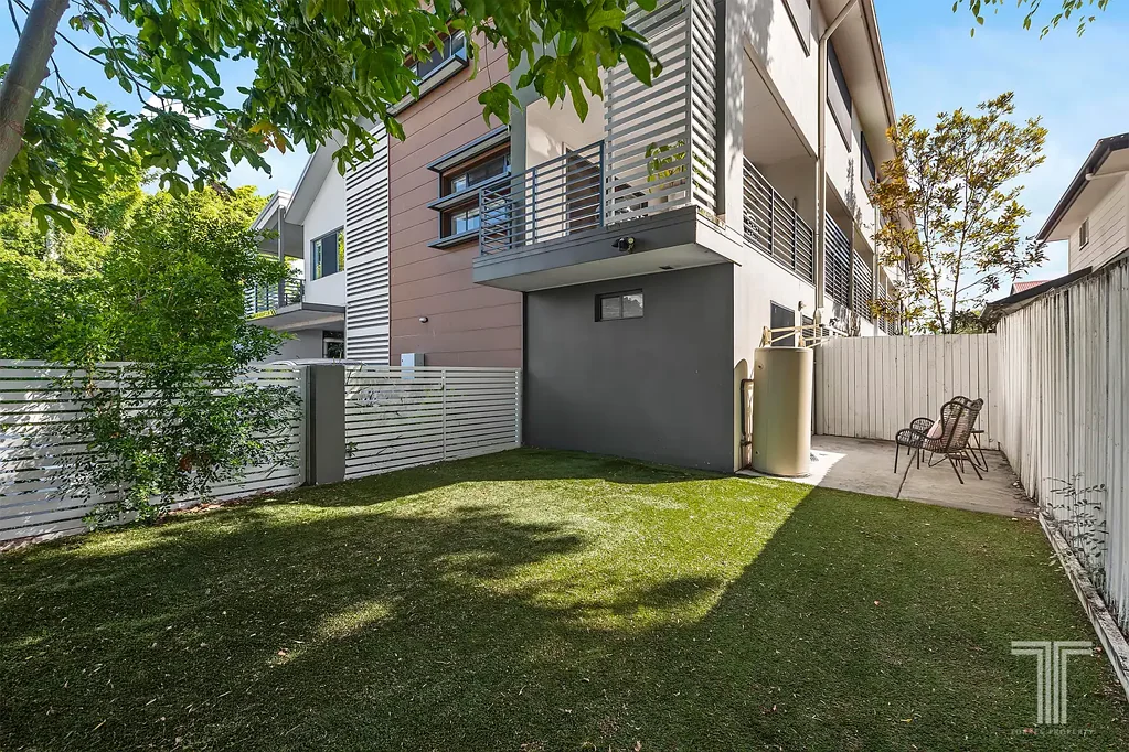1/255 Cavendish Road, Coorparoo, QLD 4151